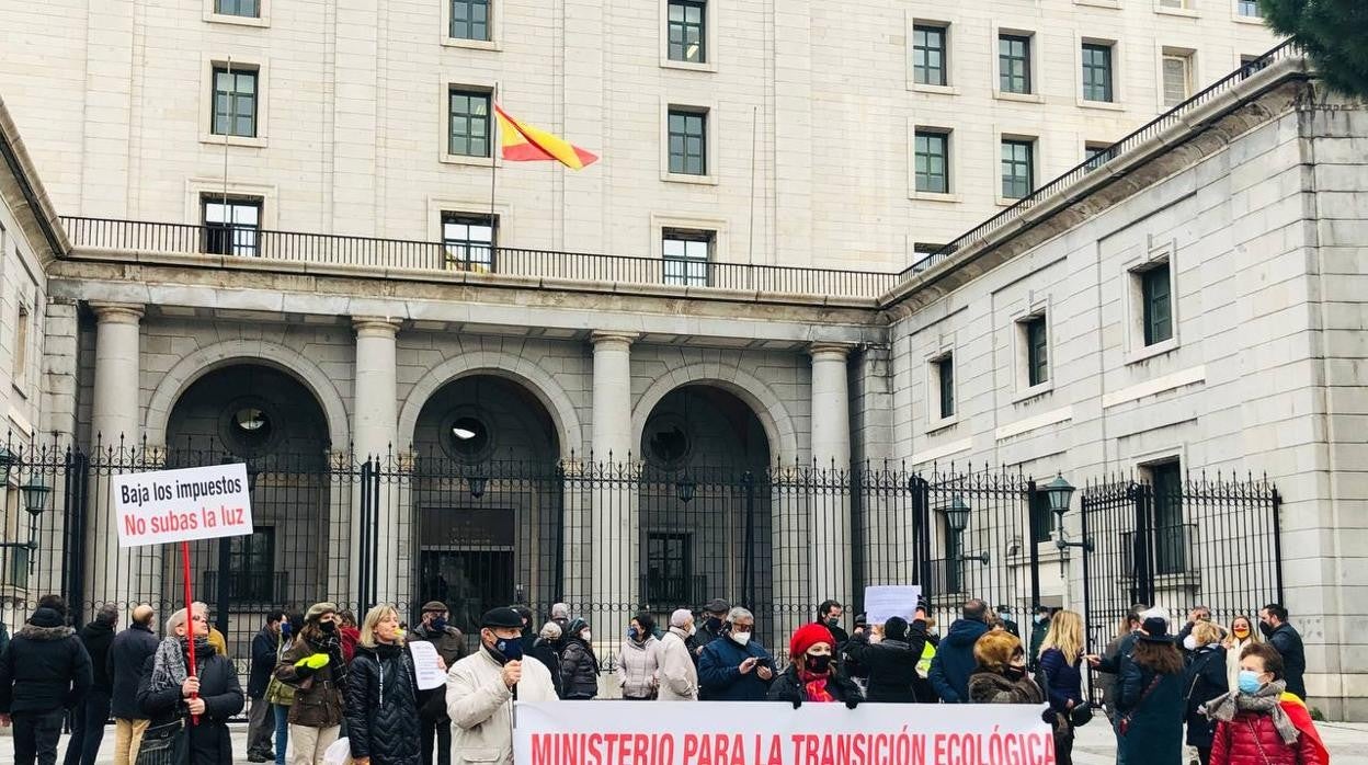 Manifestación ante el Ministerio para la Transición Ecológica