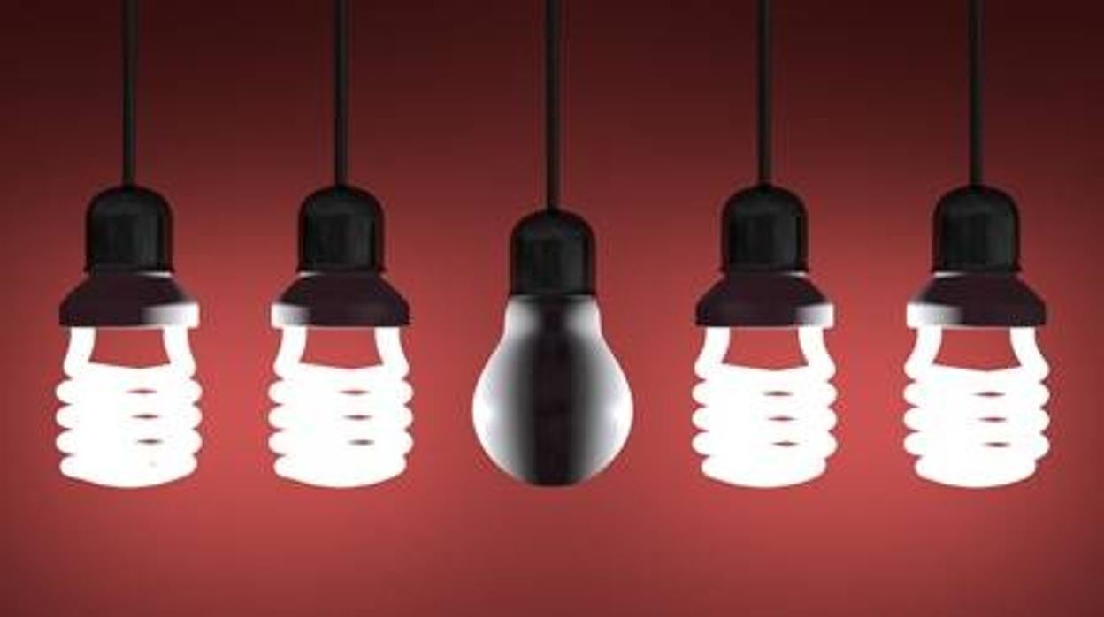 La tarifa de la luz, a solo 2 céntimos el kWh entre las 17 y las 18 horas, el precio más bajo en junio