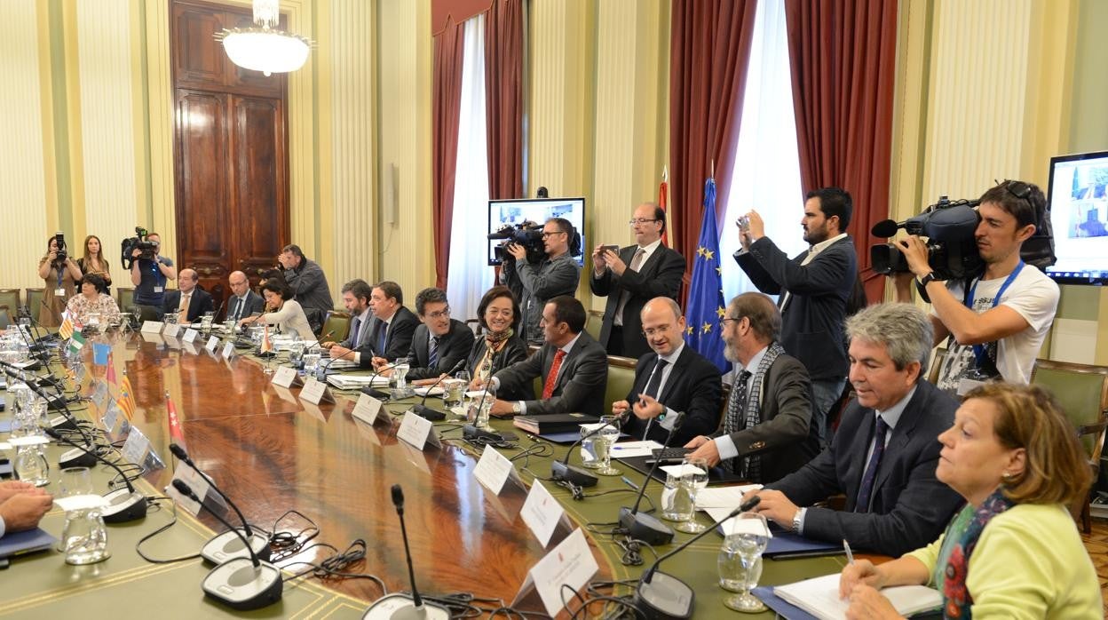 Foto de una de las últimas conferencias sectoriales celebradas presencialmente previas a la pandemia