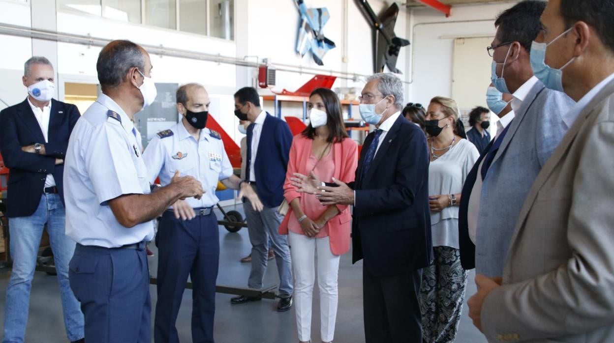 El consejero Rogelio Velasco ha visitado el Centro de Experimentación de El Arenosillo en Huelva