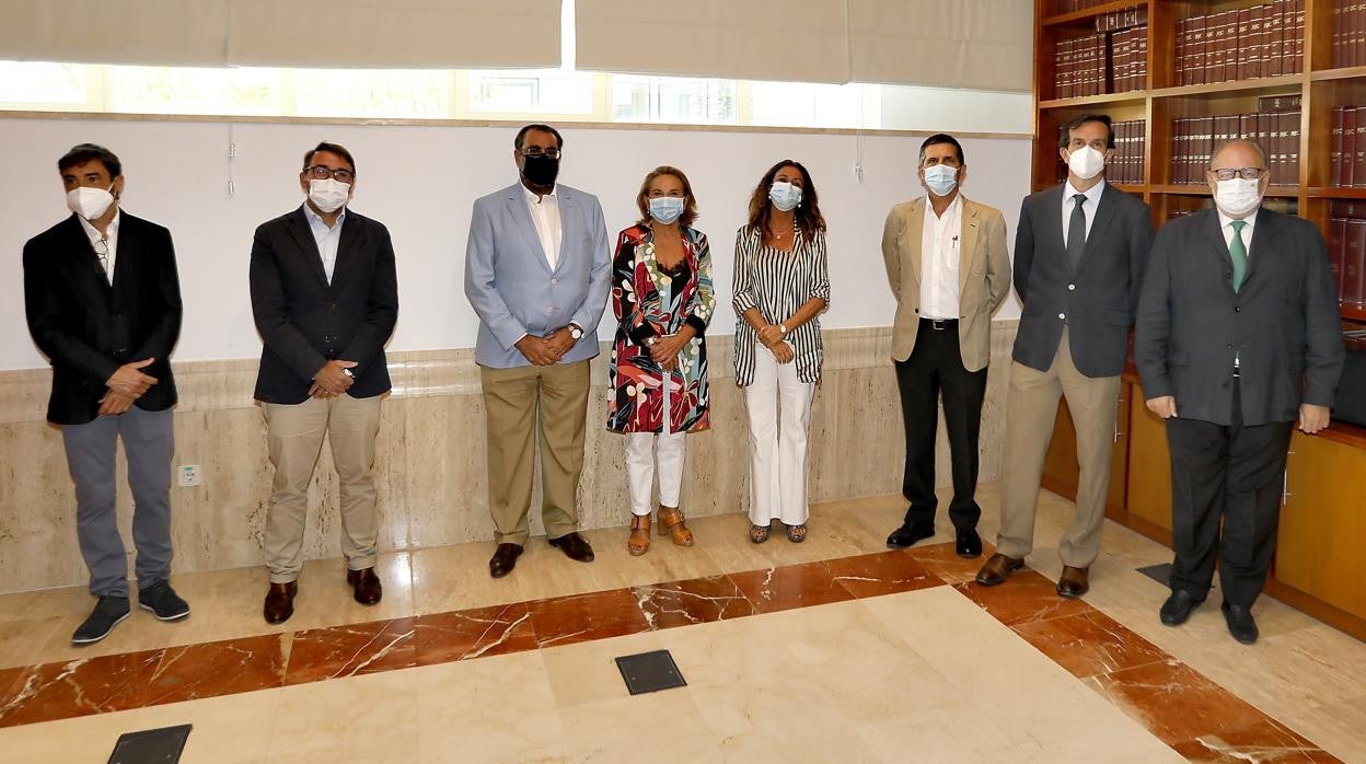 Foto de familia de los participantes en el foro, en la Casa de ABC