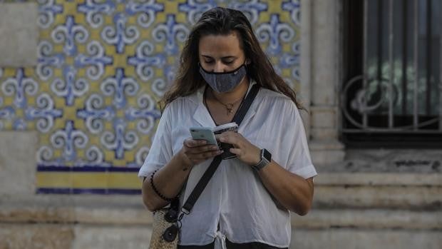 La guerra de precios de las telecos provoca que sus ingresos cayeran casi un 5% en 2020