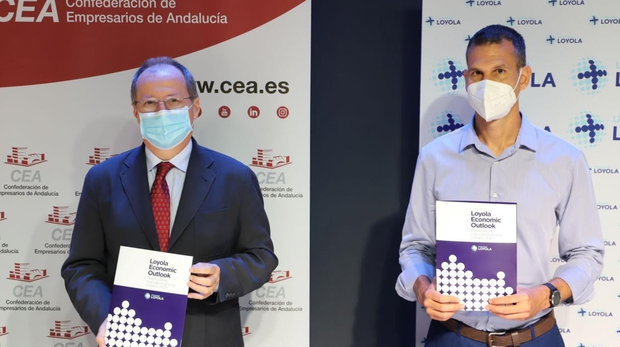 Luis Fernández-Palacios y Olexandr Nekhay han presentado el informe en el salón de actos de la Universidad Loyola en Sevilla