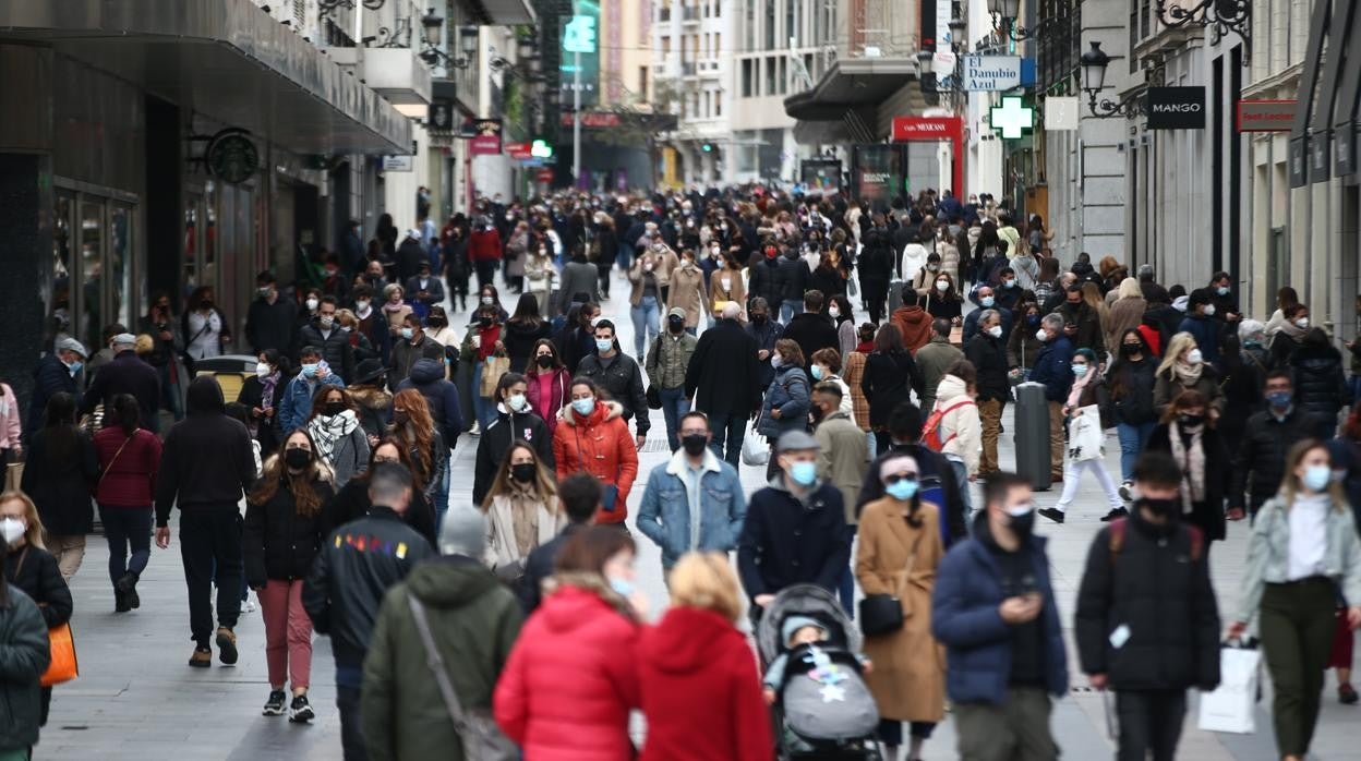 La calle Preciados, en Madrid, abarrotada de gente