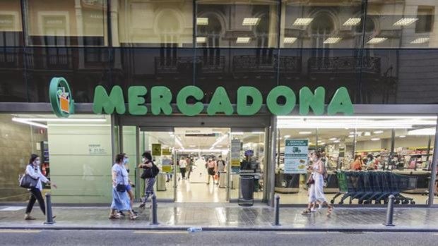 Mercadona subirá tres céntimos el litro de leche en plenas protestas de los ganaderos