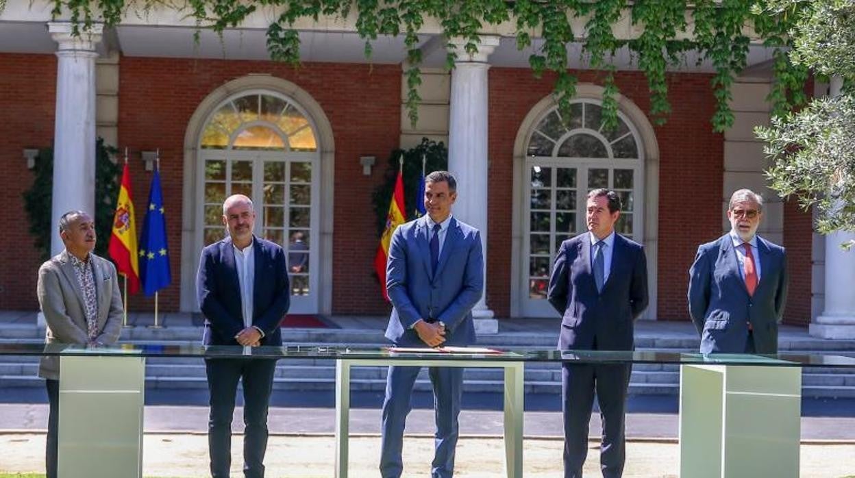 Firma del acuerdo de reforma de las pensiones con los agentes sociales el pasado julio