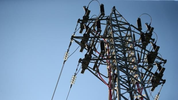 La luz escala a un nuevo récord sin visos de bajar en seis meses