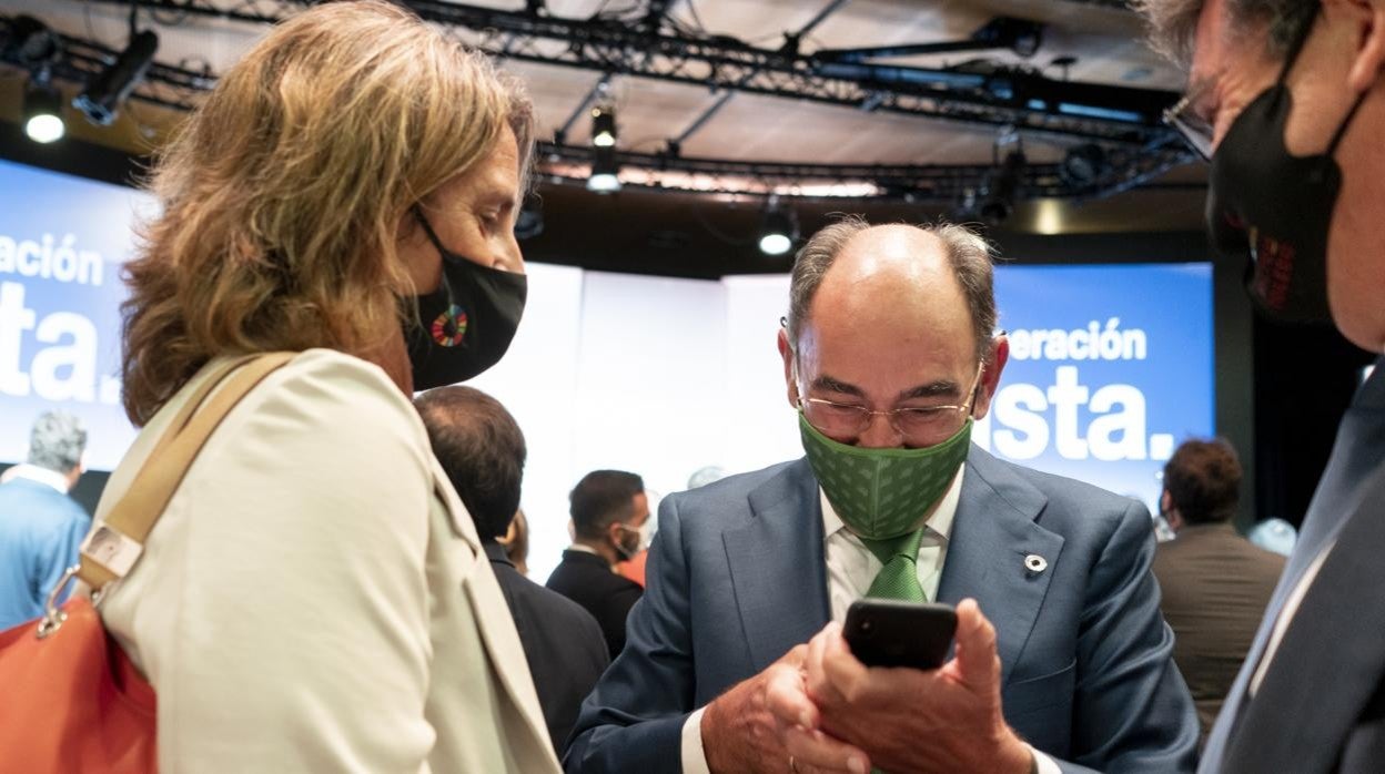 La vicepresidenta del Gobierno Teresa Ribera y el presidente de Iberdrola, Ignacio Sánchez Galán