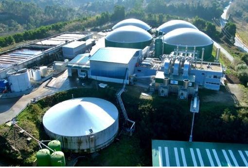 La instalación de biogás de Navia (Asturias) recoge los residuos de 250 ganaderías y de la industria láctea