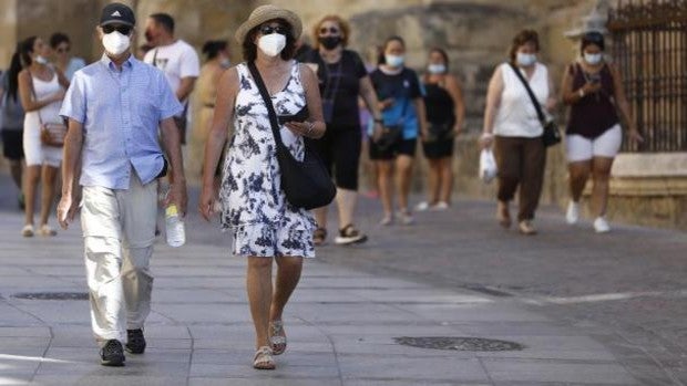 España recibió en agosto cinco millones de turistas, un 51,4% menos que en 2019