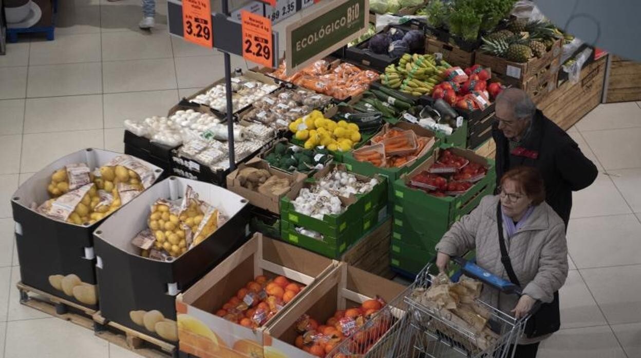 Los supermercados libran una guerra de precios para retener a los consumidores tras la pandemia
