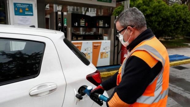 La gasolina y el gasóleo seguirán al alza por el petróleo tras subir ya este año un 21%