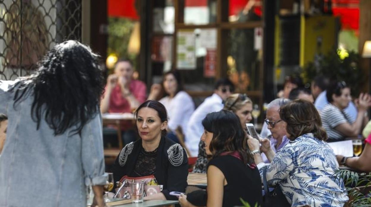 La confianza del consumidor se dispara en septiembre hasta 98,3 puntos, casi el doble que hace un año