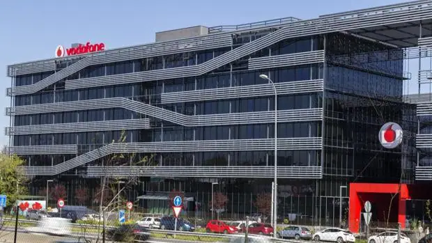 Vodafone plantea a los sindicatos externalizar sus tiendas propias