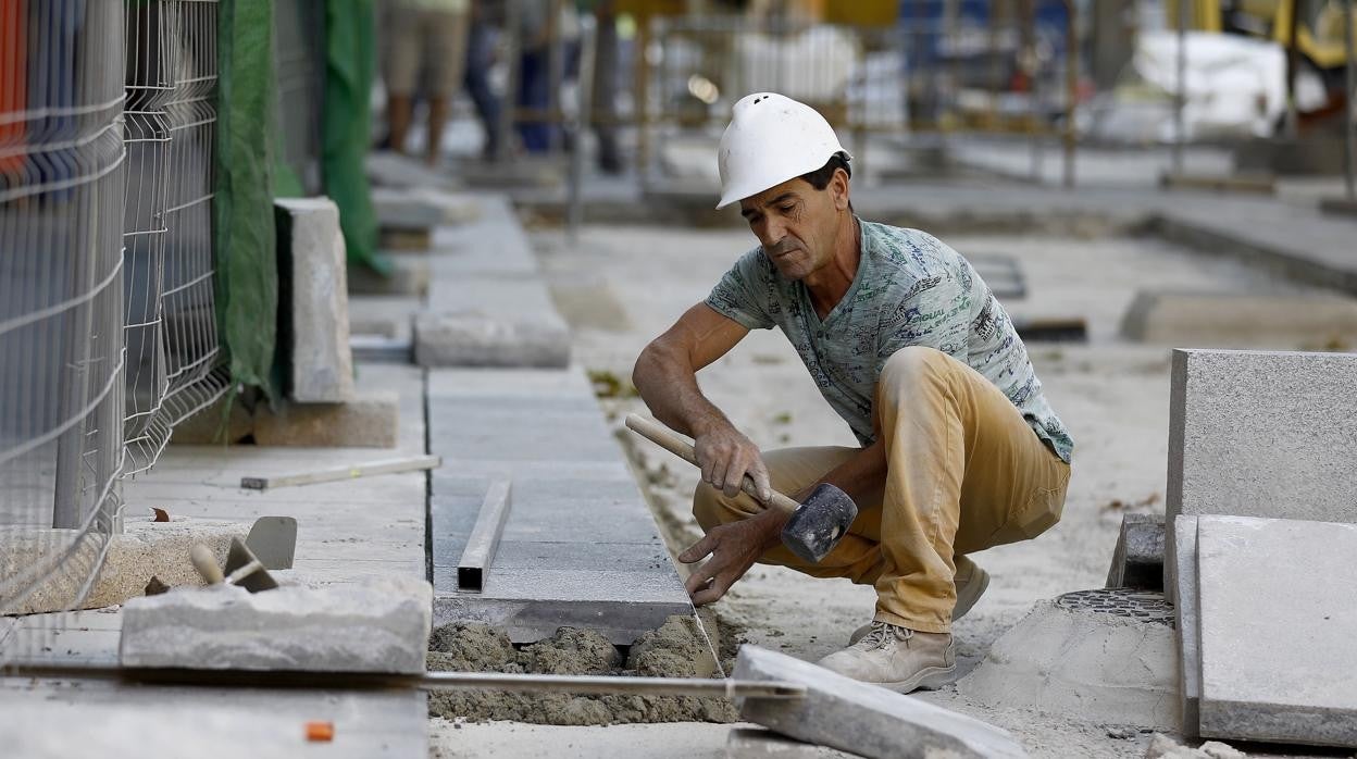 Un trabajador de la construcción en una obra de Córdoba