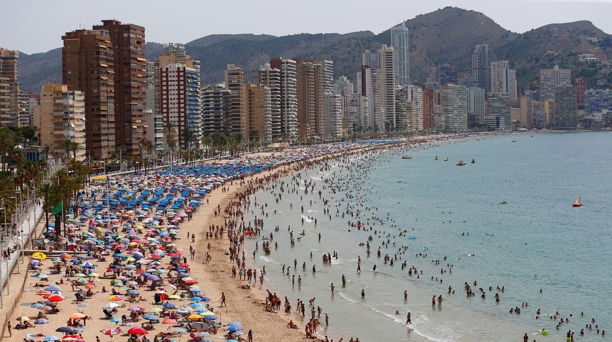 Imagen de la playa de Benidorm