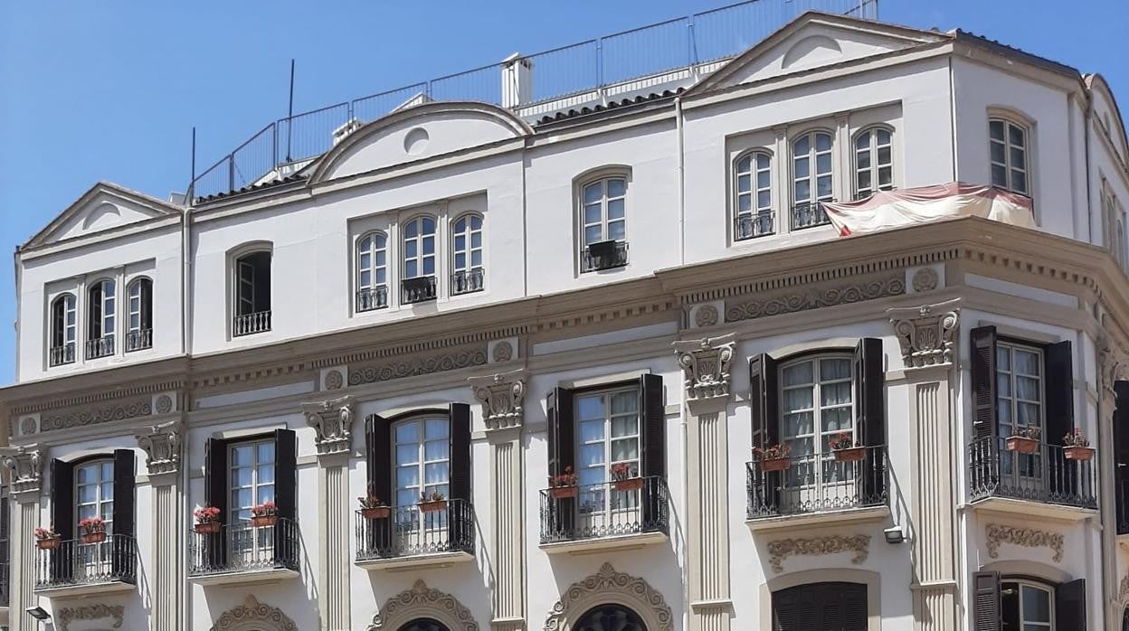 El edificio de la Plaza del Siglo, obra del arquitecto Cirilo Salinas, se contruyó entre 1872 y 1875