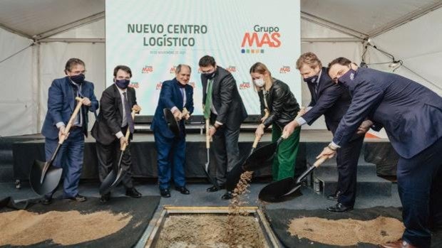 Grupo MAS pone la primera piedra de su nuevo centro logístico de Guillena