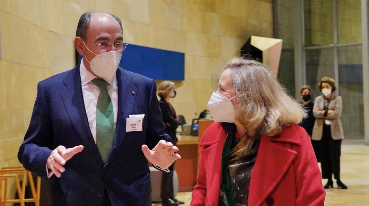 Ignacio Galán, presidente de Iberdrola, junto a Nadia Calviño