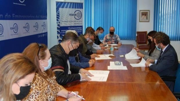 Trabajadores del metal de Sevilla y la patronal firman pacíficamente un convenio a tres años