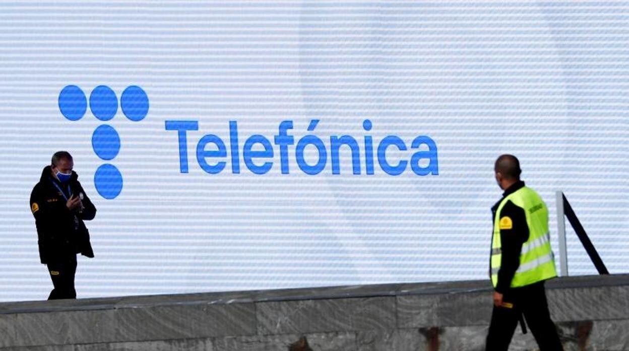 Telefónica flexibiliza el plan de salidas voluntarias y acepta ampliar el vigente convenio colectivo hasta 2023