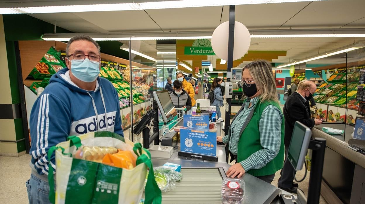 Algnos supermercados pueden sufrir cambios en sus horarios de apertura y cierre durante el puente de diciembre