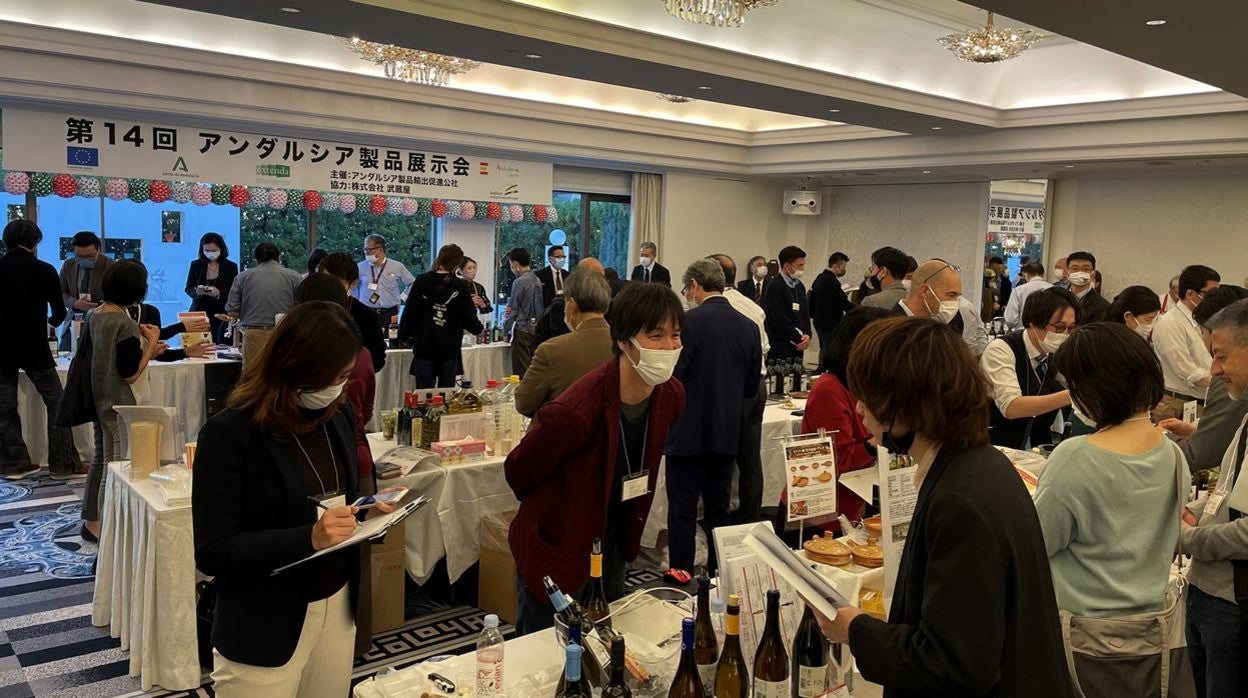 Degustación de vinos de bodegas andaluzas en la capital del país asiático