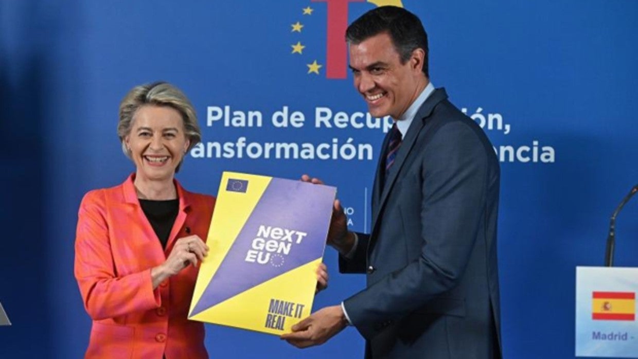 Ursula von der Leyen, presidenta de la Comisión Europea, y Pedro Sánchez, presidente del Gobierno de España