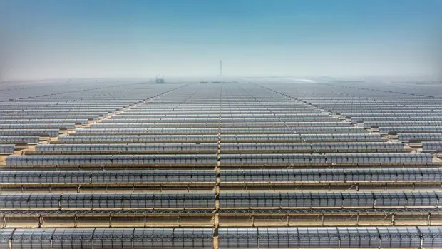 Abengoa completa la construcción de tres grandes plantas solares en Emiratos Árabes Unidos