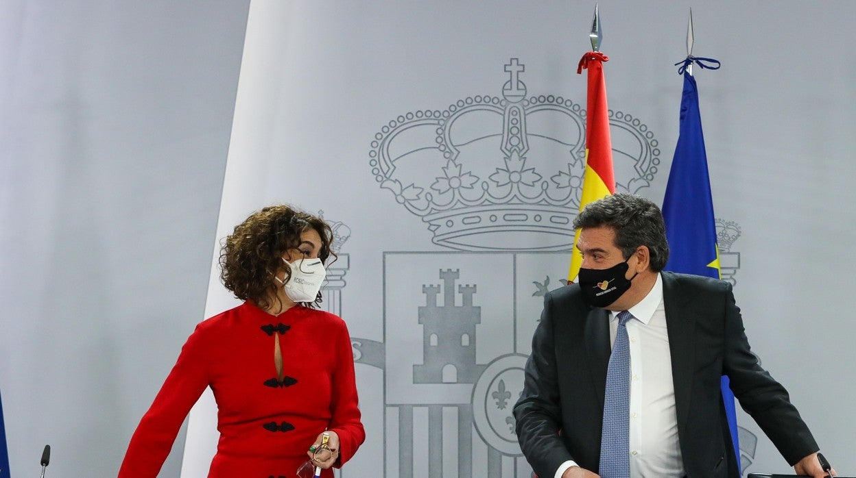 Los ministros de Hacienda, María Jesús Montero, y Seguridad Social, José Luis Escrivá