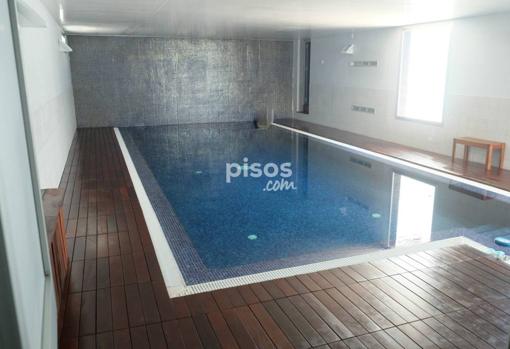 Piscina interior de la vivienda