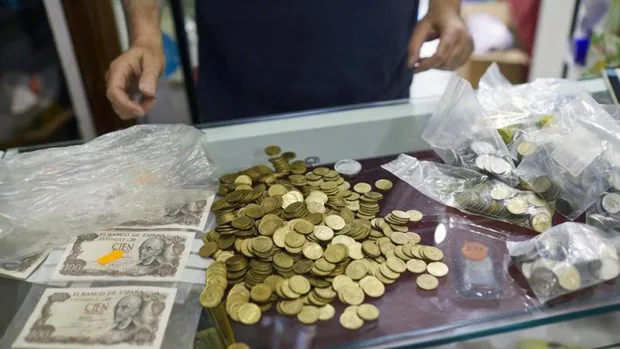 Los billetes y monedas de pesetas que pueden alcanzar un valor de casi mil euros