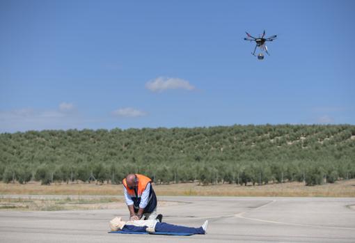 Prueba piloto en el que una ambulancia se coordina con un dron para la asistencia de un paciente con parada cardíaca