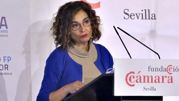 La ministra de Hacienda acusa a Vox de alentar el paro de transportistas