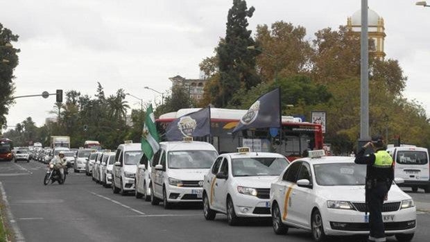 Los taxistas y el resto del transporte de viajeros se manifestará este domingo por el alza del combustible