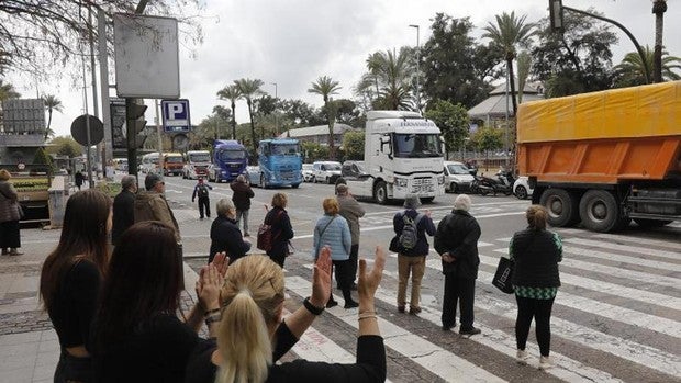 El Gobierno negocia con los transportistas una bonificación al gasóleo de entre 20 y 40 céntimos