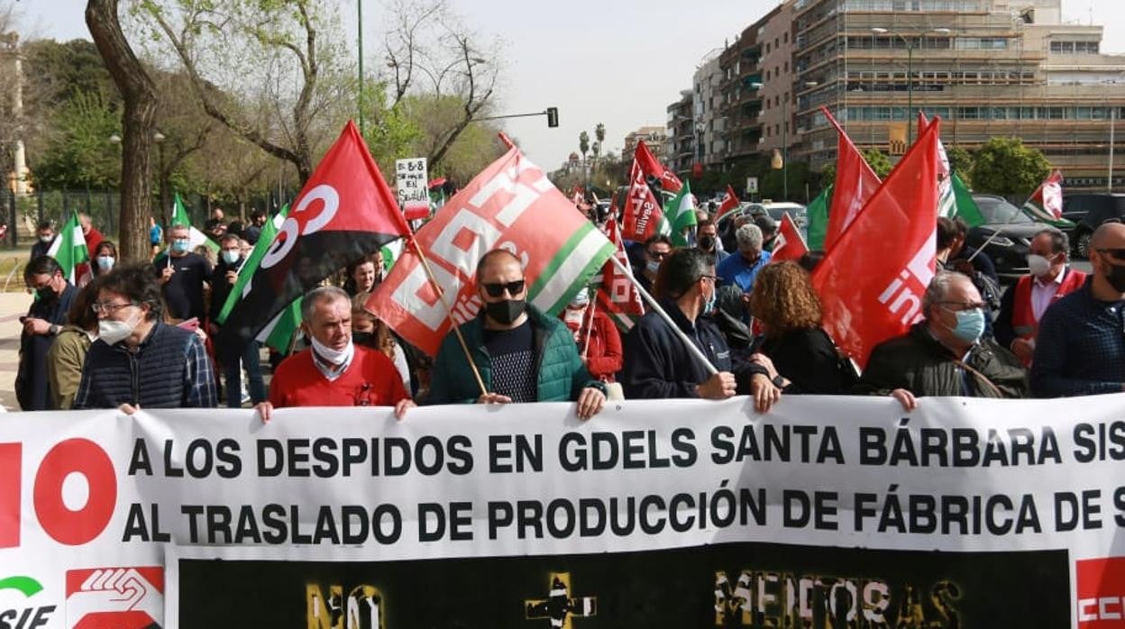 Imagen de la manifestación de los trabajadores de Santa Bárbara este domingo en Sevilla