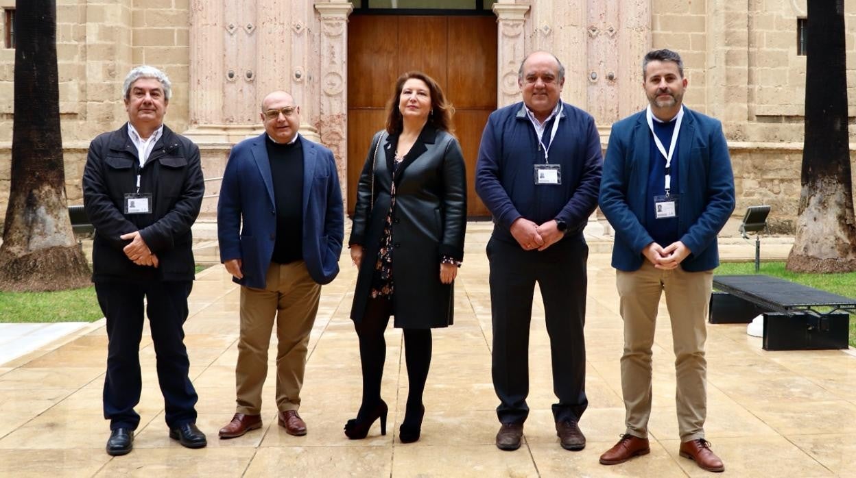 La consejera de Agricultura con los representantes de los sectores pesquero y acuícola de Andalucía