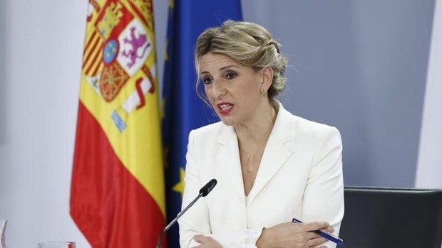 El Gobierno prohibirá despedir a empresas con ayudas públicas o que aduzcan pérdidas por la subida de la luz