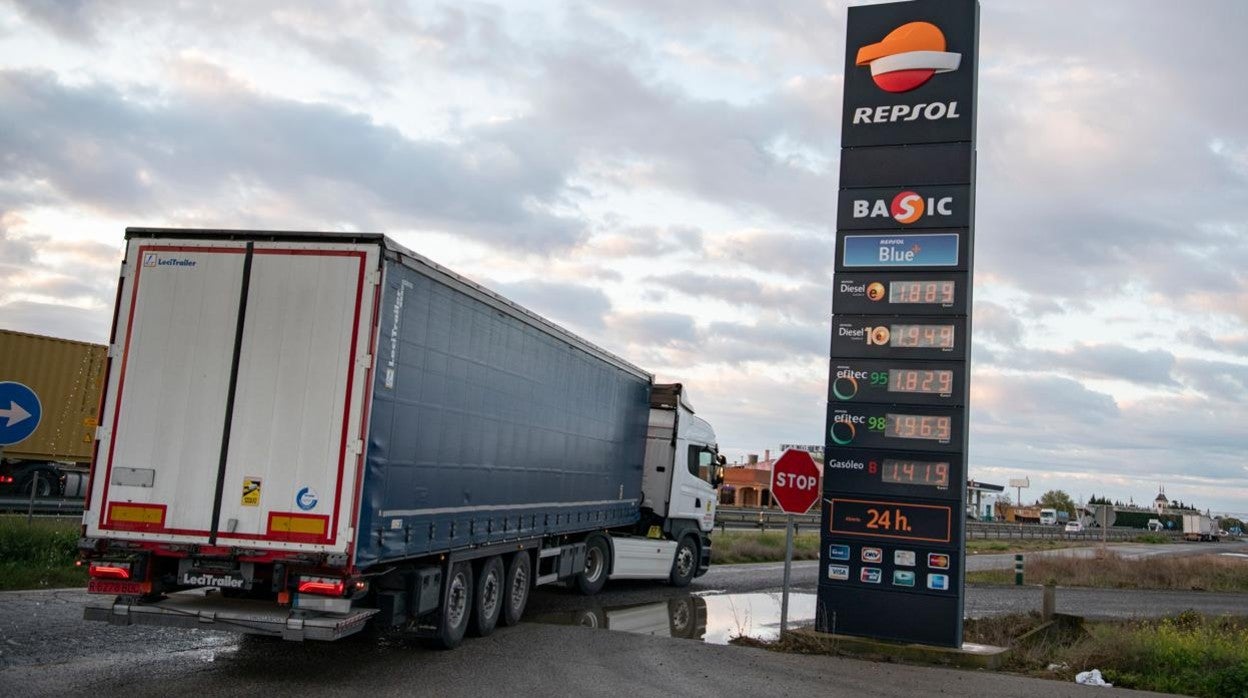 Los transportistas suspenden sus paros «de forma temporal» tras 20 días