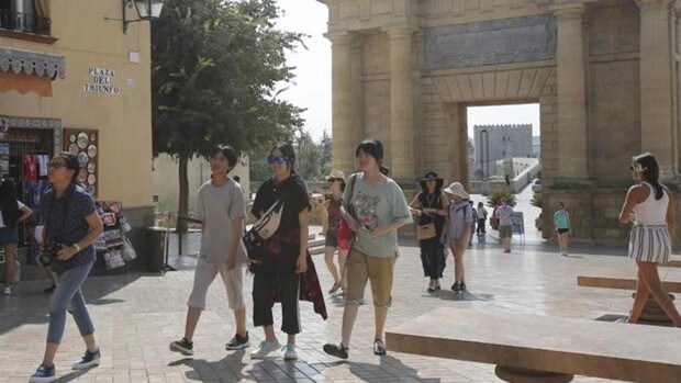 España recupera en febrero el 71% de los turistas prepandemia
