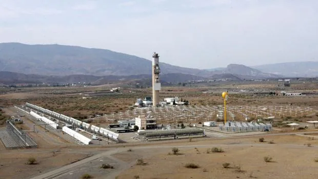 La solución a la crisis energética se ensaya en el desierto de Almería