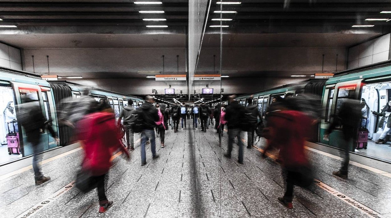 Viajero del metro de Santiago de Chile