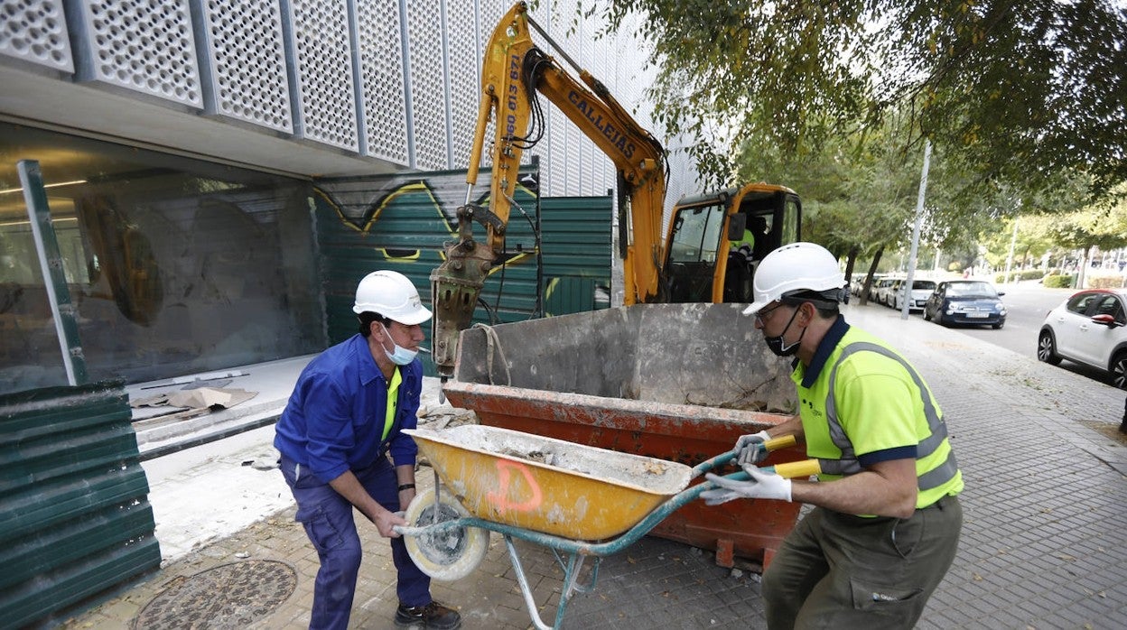 Las administraciones adjudicaron en Andalucía obras por 2.797 millones de euros en 2021 y la desviación de precios es de entre el 10 y el 20%, según las patronales de la construcción