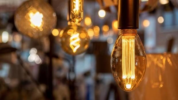 El precio de la luz se mantiene este martes por encima de los 208 euros/MWh