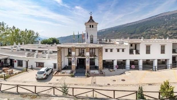 El enorme inmueble de 6.500 metros cuadrados a la venta en la Alpujarra granadina