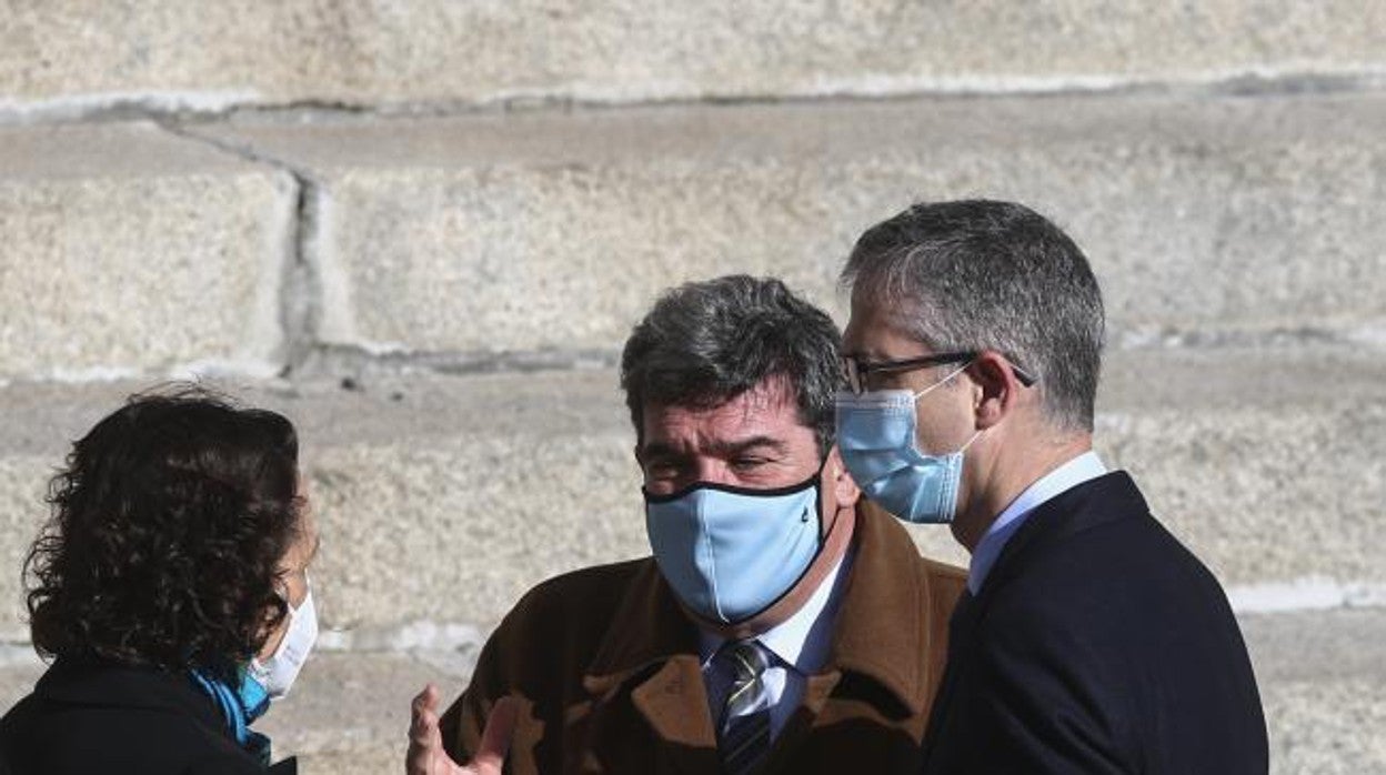 José Luis Escrivá junto a Pablo Hernández de Cos y Magdalena Valerio