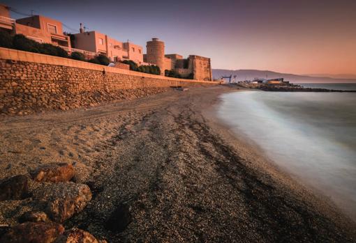 Amanecer en la playa de Roquetas