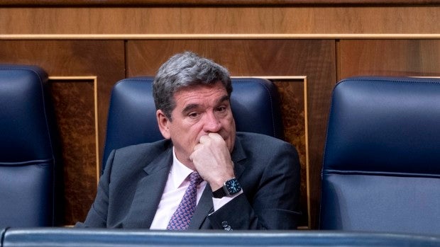 Escrivá salva el fondo público de pensiones con casi la mitad del Congreso en contra y el apoyo de Cs