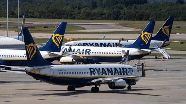 Los tripulantes de cabina convocan seis jornadas de huelga en Ryanair para finales de junio y principios de julio